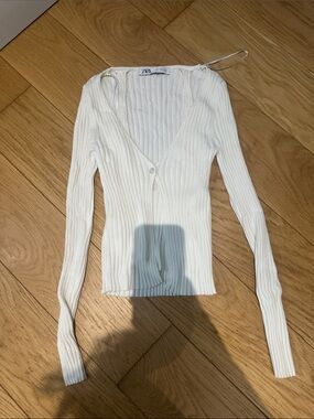 Zara Cream Ribbed V-Neck Button Front Knit Top